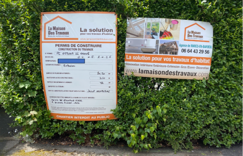 PC obtenu, place à l'affichage du panneau de chantier durant 2 mois avant démarrage travaux 