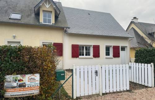 Le ravalement de la façade rue de l'extension terminé