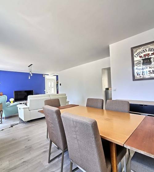 Salon rénové a Saintes