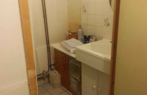 Salle de bains avant