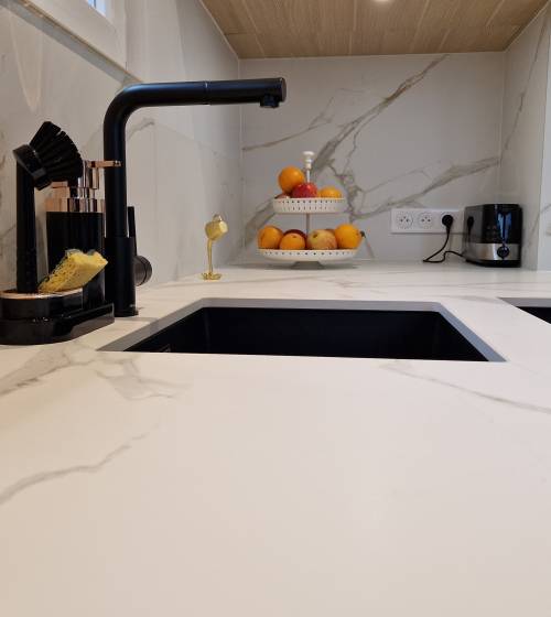 Plan de travail céramique, cuisine équipée à Huningue