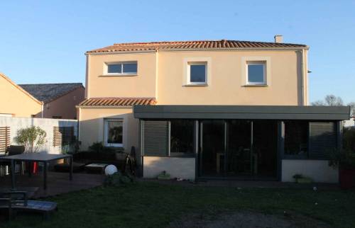 Surélévation de 20 m² à Bouguenais (44) - vue du jardin