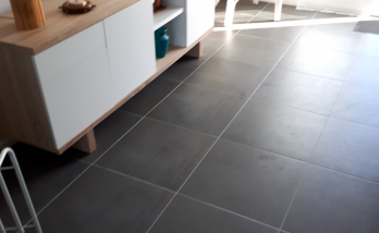 Pose d'un carrelage sur tout le rez-de-chaussée