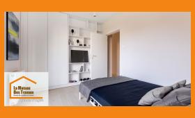 Une chambre entièrement repeinte entre Agen et Pont-du-Casse, dans des teintes douces et lumineuses, prête à accueillir un petit-enfant.