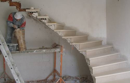 Montage structure escalier suspendu depuis le rez de chaussée - Pontoise - 95000 -