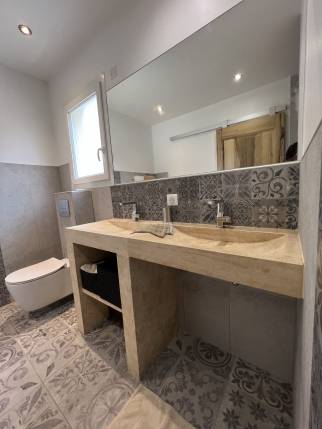 Pose d'un plan de salle de bain