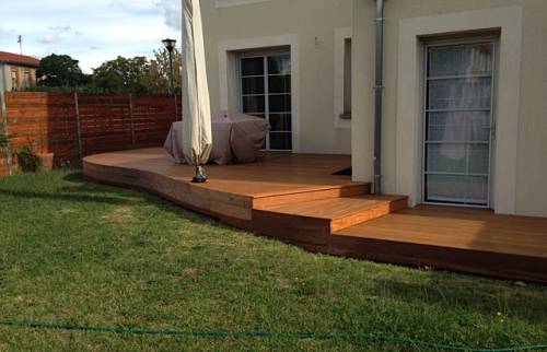 Création d'une terrasse en bois exotique à La Paquelais