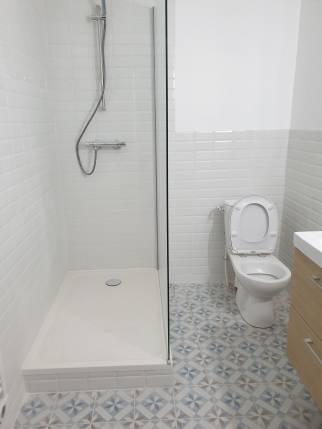 Salle de bain adaptée PMR