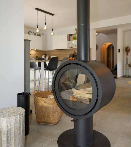 zoom sur le très joli poêle à bois