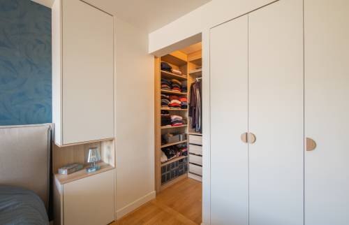 Dressing spacieux et organisé à Garches