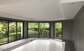 baie vitrée piscine intérieure antibes
