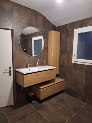 Création d'une salle de bain bien-être avec meuble vasque et miroir - Pornic 44210