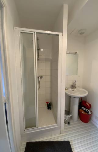 Salle de bain avant la rénovation - vue 1