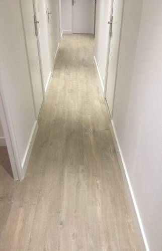 couloir modernisé parquet clair