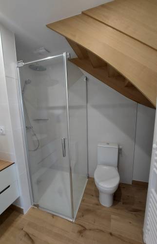 Douche et bâti-support