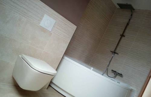 Rénovation salle de bain WC suspendu et baignoire d'angle
