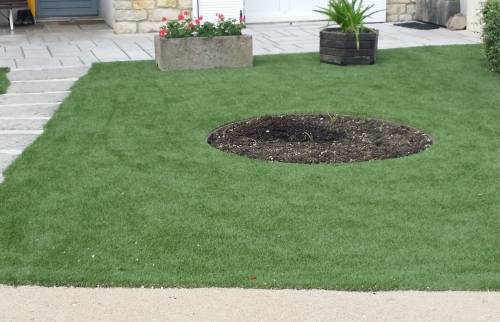 Pose des lès de pelouse artificielle autour du compteur d'eau - Eragny (95610)