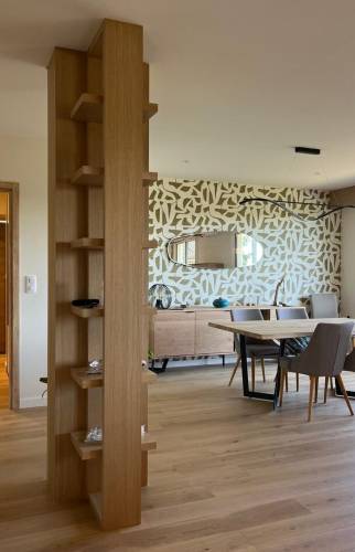 Salle à manger modernisée lors d'une rénovation d'intérieur à Écully (69130)