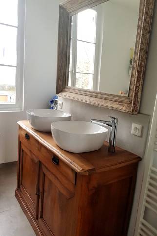 Détail meuble vasque - maçon 44, plaquiste 44, peintre 44, plombier 44, électricien 44, carreleur 44, menuisier 44
