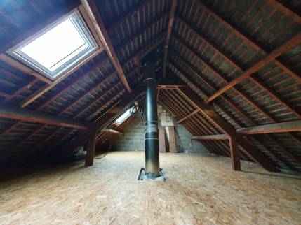 Pose d'un plancher OSB pour la solidité du comble