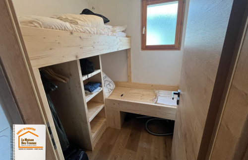 artisan menuisier Chamonix, lits sur-mesure Haute-Savoie, optimisation espace Val d’Arly, meubles en bois sur-mesure, décoration intérieure montagne, la maison des travaux mont-blanc
