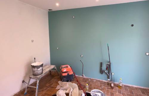 Travaux cuisine à Rives : murs rénovés et réseaux préparés.