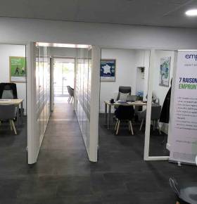 Cloisons vitrées pour séparation des bureaux