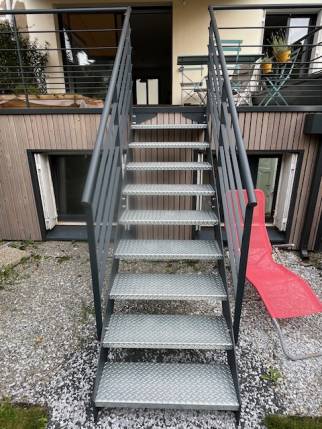 Escalier extérieur après création d'une terrasse accessible - Nantes 44