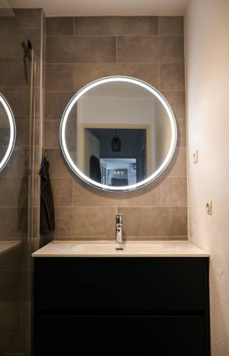 Changement du meuble vasque pour cette rénovation de salle de bain.à Toulouse