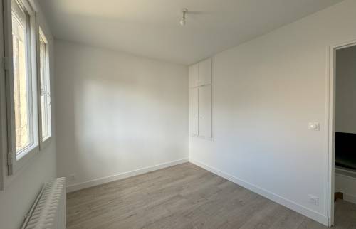 Travaux de détapissage, enduit et peinture