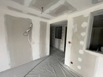 Travaux d'aménagement de sous-sol en espace habitable en cours - Chatuzange-le-Goubet 26300