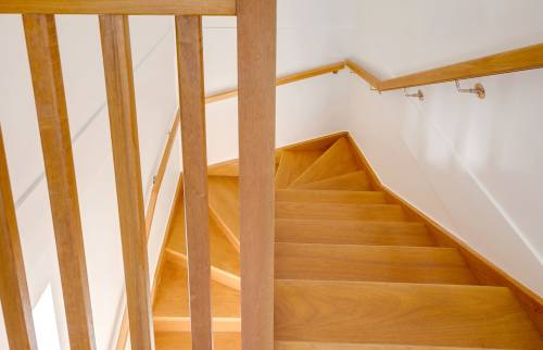 Escalier sur mesure bois pour accès aux combles avec garde-corps - Douarnenez (29100)
