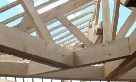 Pose d'une charpente à Beaumont 