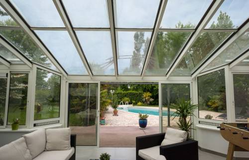 Magnifique vue sur la piscine