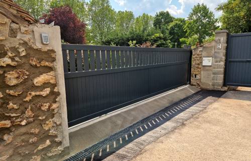portail aluminium coulissant motorisé