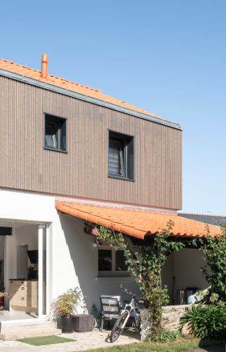 Création d'une surélévation de 70 m² et rénovation intérieure à Saint-Sébastien-sur-Loire - extérieurs bardage
