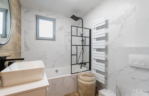 Une salle de bain entièrement repensée à Troyes