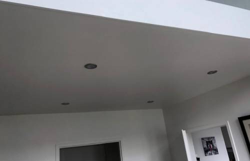 spots intégrés au plancher de la mezzanine
