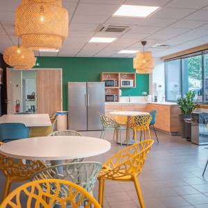 Aménagement et décoration d'une salle détente d'une entreprise - SAINT QUENTIN FALLAVIER (38) - Florian Carret - La Maison Des Architectes