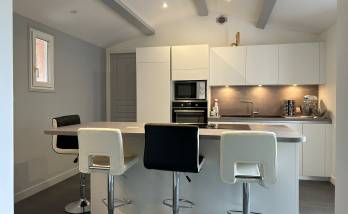 Neuville sur Saône (69250) : Rénovation d'une cuisine avec ilôt central cuisson dans une villa du Val de Saône