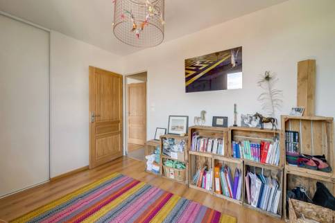 Chambre transformée en bureau