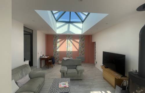 Grand salon avec véranda zénithale (Merville 14810)