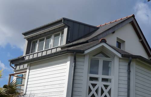 Rénovation de toiture en zinc terminée