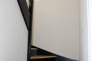 Escalier sur mesure vu d'en bas à Aydat