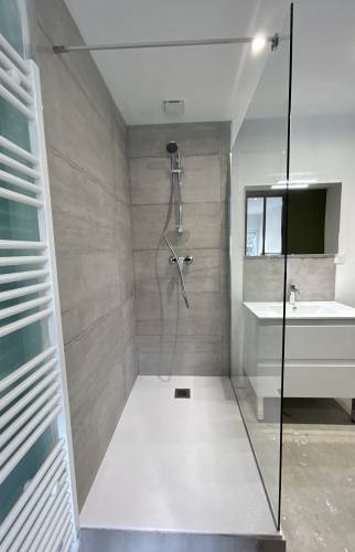 Salle de bain pendant les travaux de renovation de nos artisans