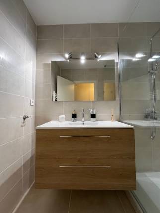  Rénovation de salle de bain avec meuble vasque suspendu - Nantes 44