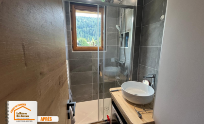 Aménagement intérieur fonctionnel, mobilier sur-mesure en bois, modernisation salle de bains