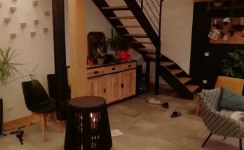 Design arrondi pour ce poêle à bois tendance