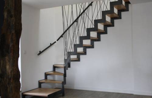 Création et pose escalier ouvert sur mesure pour accès chambre sous combles après agrandissement de trémie à Marines (95640)