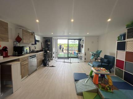 Fleurieu sur Saone (69250) : Aménagement du garage en espace d'activité / salle de jeux pour une assistante maternelle